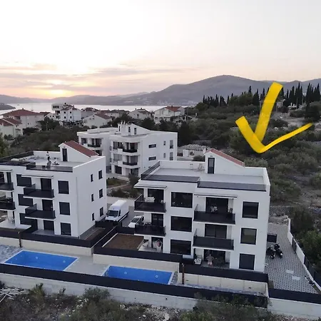 Cozy Loft With Rooftop Seaview & Pool Apartmán